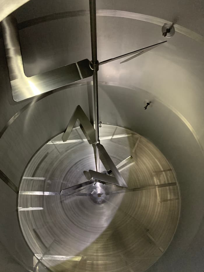 Agitatore a barre UZ in serbatoio di miscelazione in acciaio inox per prodotti lattiero-caseari