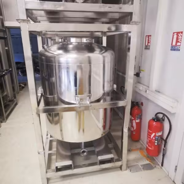 Serbatoio a pressione da 700 litri in acciaio inox 316