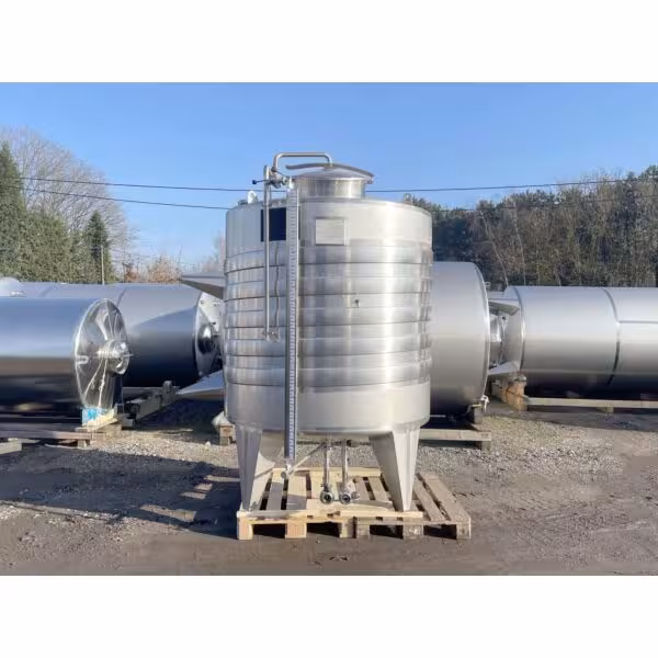 Serbatoio da 3300 litri riscaldabile/raffreddabile in acciaio inox 316