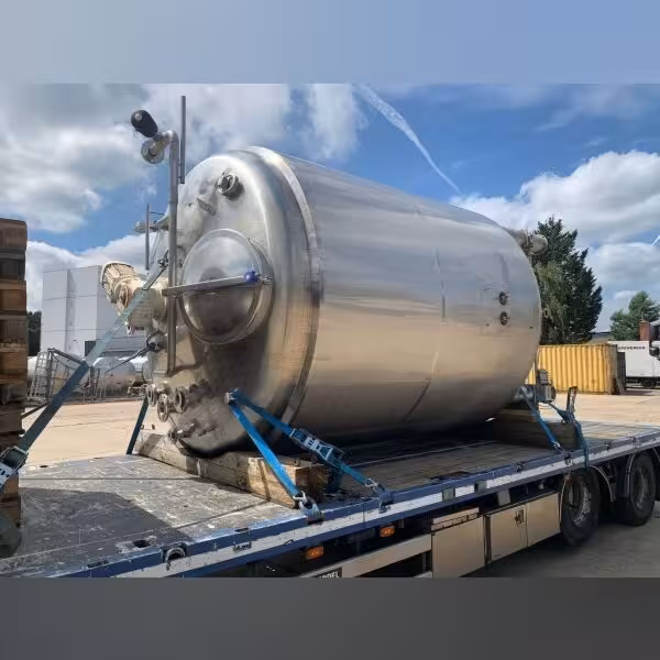 13500 Liter heiz-/kühlbarer Mischbehälter aus V2A mit Schrägblattrührwerk