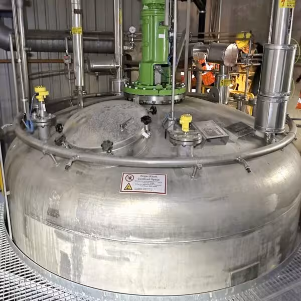 67000 liter agitator tank, Aisi 316 with inclined blade agitator