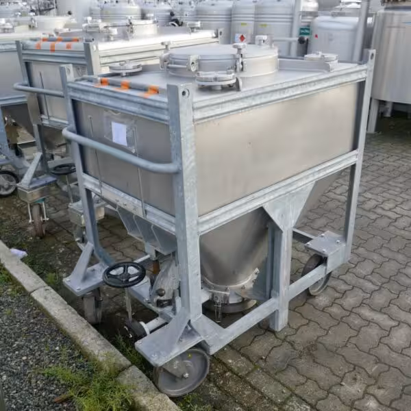 Serbatoio conico mobile da 630 litri in acciaio inox 316 con rivestimento interno Halar