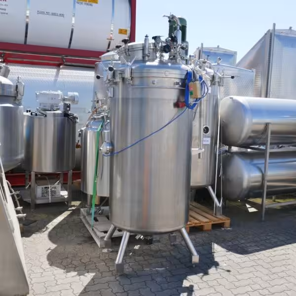 1100 liter pharmacy pressure tank, Aisi 316 with propeller agitator