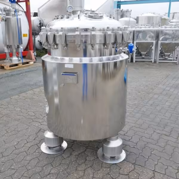 733 liter heatable/coolable stainless steel 316 pressure vessel with propeller agitator