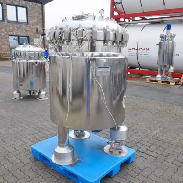 733 liter heatable/coolable stainless steel 316 pressure vessel with propeller agitator