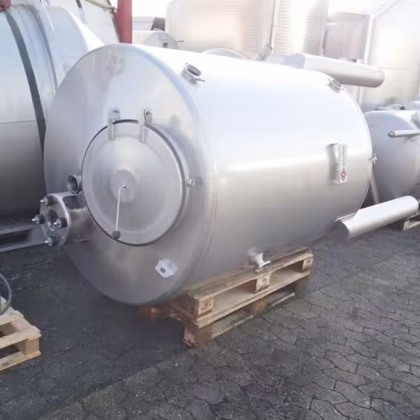 Serbatoio da 2200 litri in acciaio inox 316 con flangia agitatore