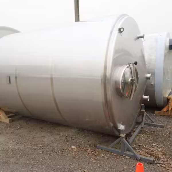 Brand new 15300 liter heat/coolable mixing tank with welded insulation jacket, AISI316