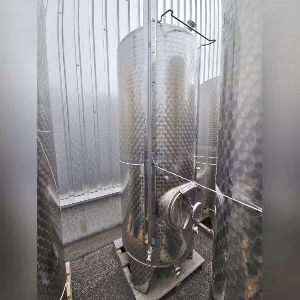 Brand new 1000 liter fermentation/storage tank made of stainless steel 304