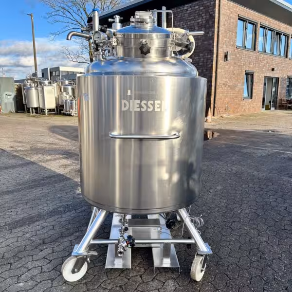 Serbatoio mobile da 930 litri riscaldabile/raffreddabile per processi farmaceutici in acciaio inox 316