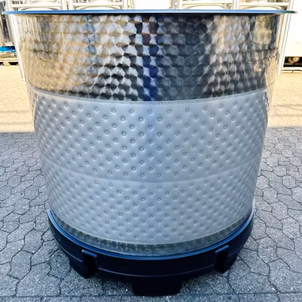 Brand new 1150 liter heat-/coolable tank, AISI 304