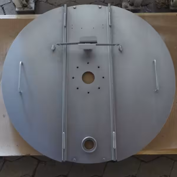 Hinged lid with spraying lip for SDE 550 litres