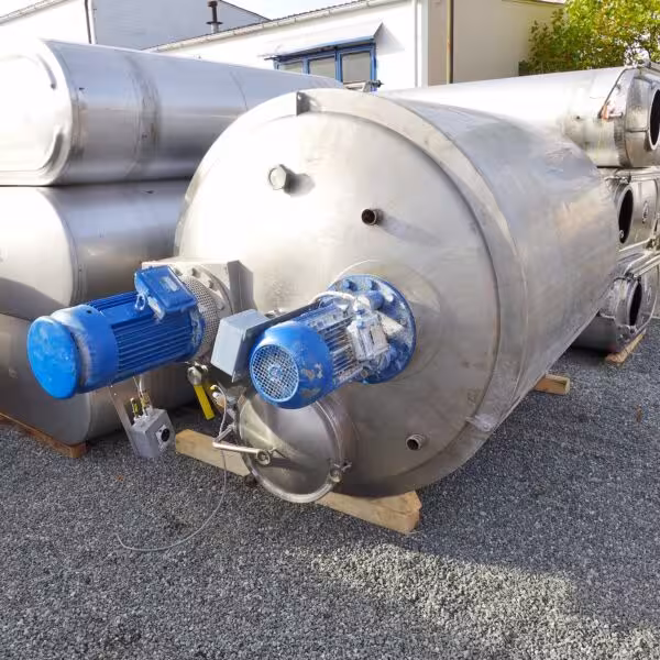 Serbatoio agitatore isolato da 3800 litri in acciaio inox 316 con 2 agitatori