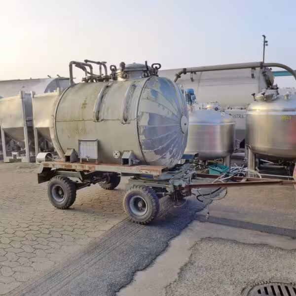 2050 liter heat-/coolable pressure tank, Aisi 304 on mobile transport chassis