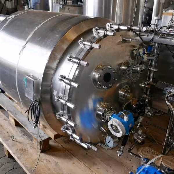 Recipiente a presión calentable/refrigerable de 880 litros en acero inoxidable 316 con agitador magnético