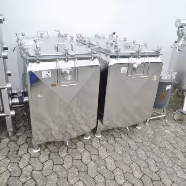 Serbatoio rettangolare da 650 litri elettrolucidato per l'industria farmaceutica in acciaio inox 316