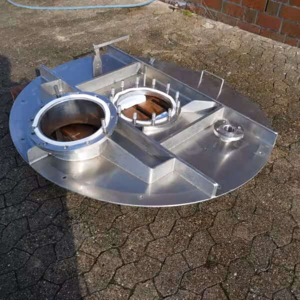 Brand new tank lid, Aisi 316 with hinged segment and 2 agitator flanges
