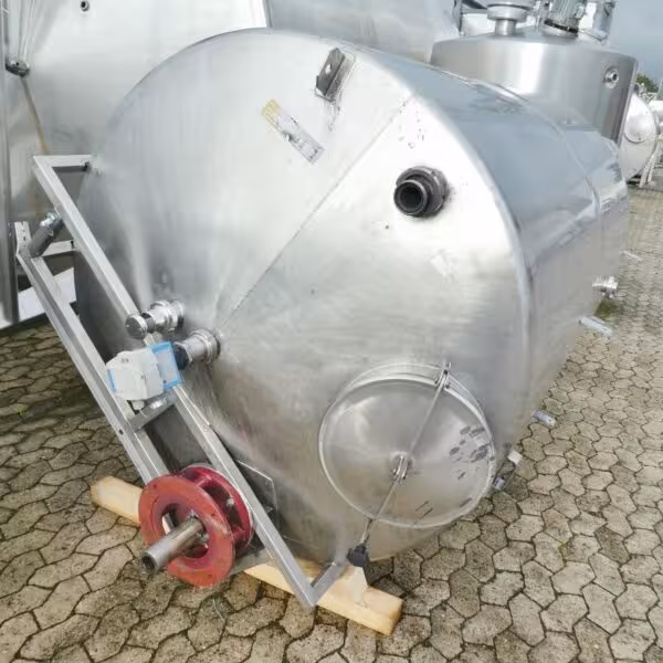 5500 Liter Behälter aus V4A mit 15 kW Leitstrahlmischer