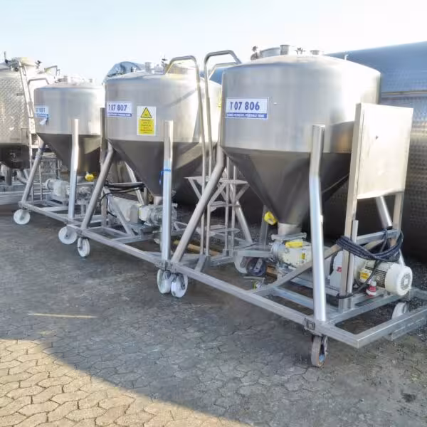 1000 liter conical tank, Aisi 316 with pump system