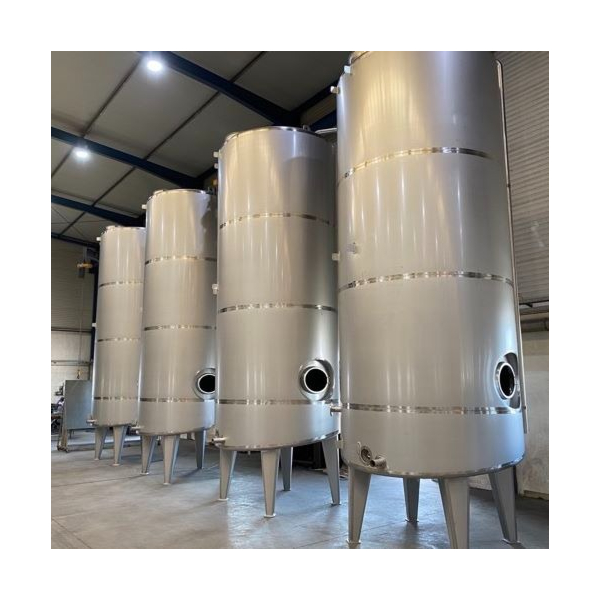 Nuevo tanque de almacenamiento aislado de 15000 litros fabricado en acero inoxidable 304 opcionalmente con agitador.