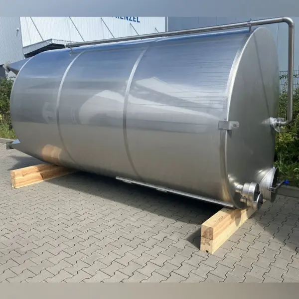 15000 Liter stehender Lagertank aus V4A mit seitlichem Propellerrührwerk
