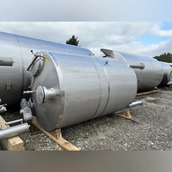 Serbatoio di miscelazione verticale da 6700 litri in acciaio inox 304 con agitatore ad elica