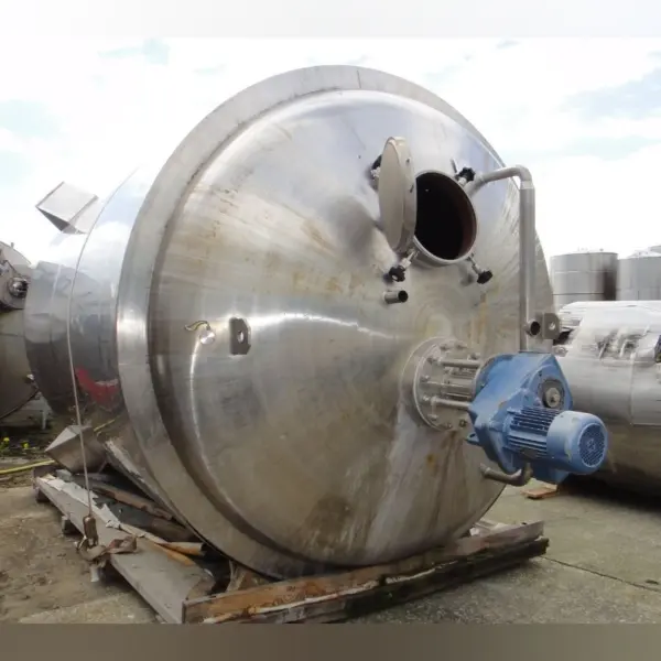 15000 Liter temperierbarer Drucktank aus V2A mit Schrägblattrührwerk