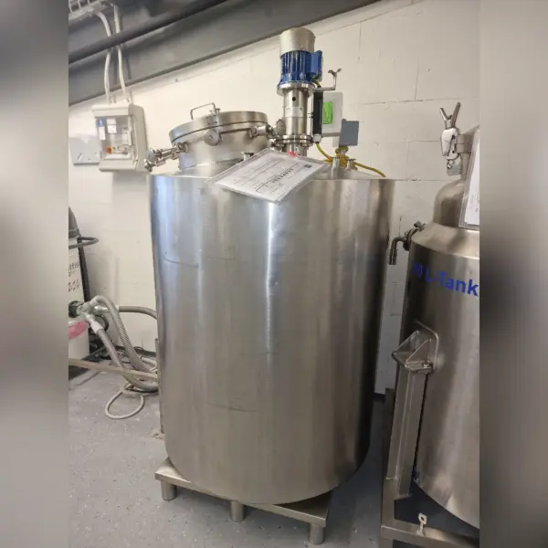 600 liter heatable/coolable agitator tank made of stainless steel 316 with propeller agitator