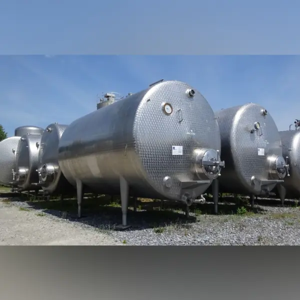 10000 Liter liegender Rührwerksbehälter aus V2A mit Propellerrührwerk