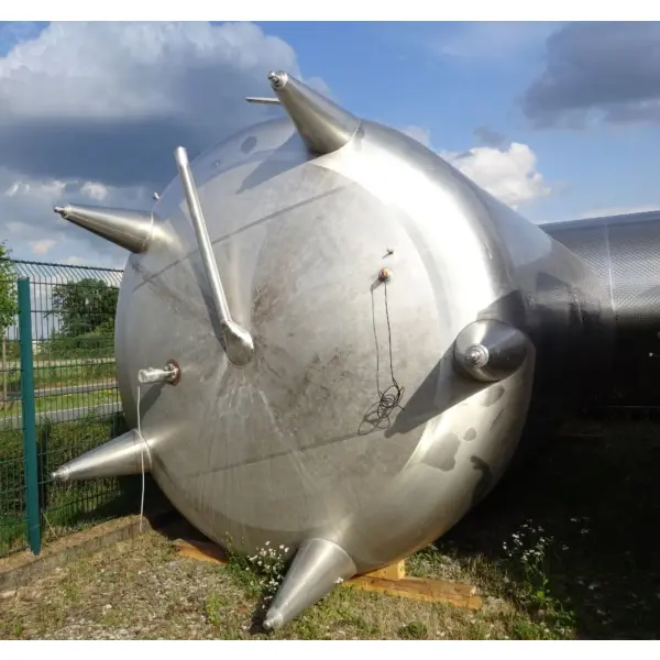 40000 Liter stehender Lagertank aus V2A mit seitlichem Propellerrührwerk