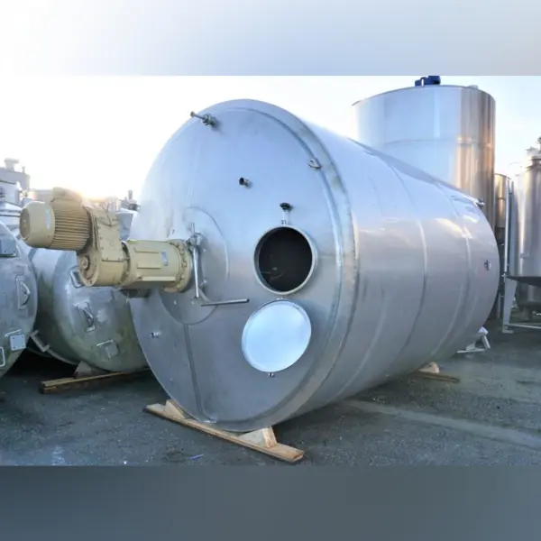 25000 Liter heat-/coolable mixingtank, Ais304 with blade stirrer