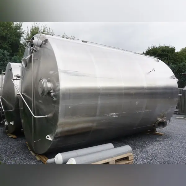 39000 Liter stehender Lagertank aus V2A mit seitlichem Propellerrührwerk