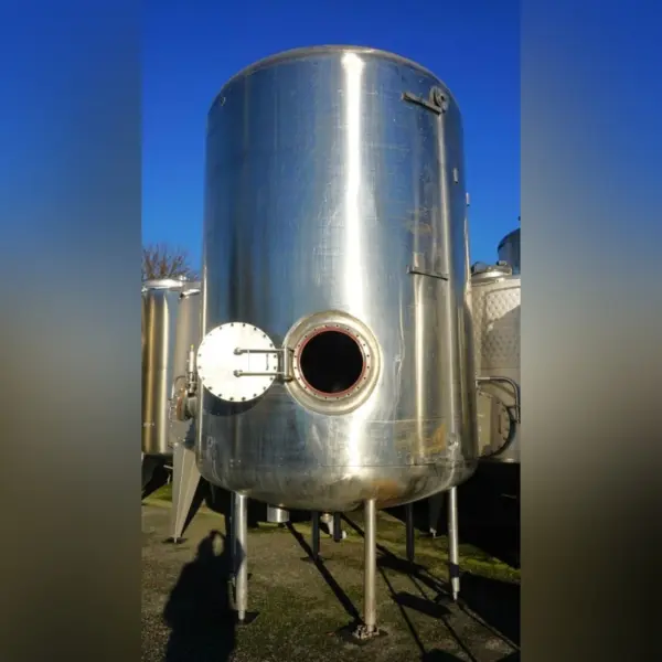 16000 Liter temperierbarer Lagertank aus V2A mit seitlichem Rührwerksflansch