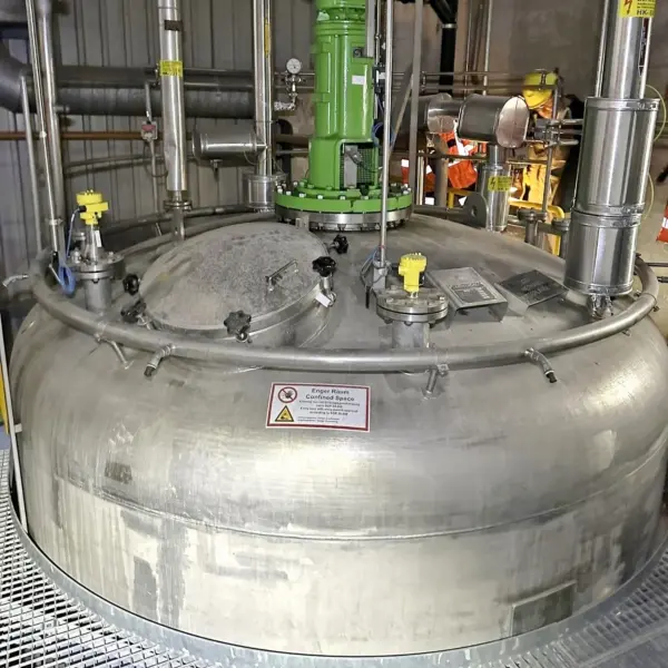 67000 liter agitator tank, Aisi 316 with inclined blade agitator