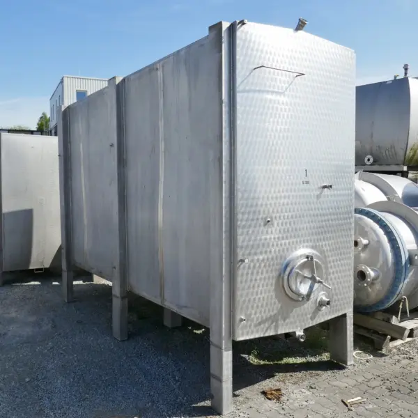 12280 Liter heiz-/kühlbarer kubischer Lagertank aus V2A mit 2 inneren Kühlplatten