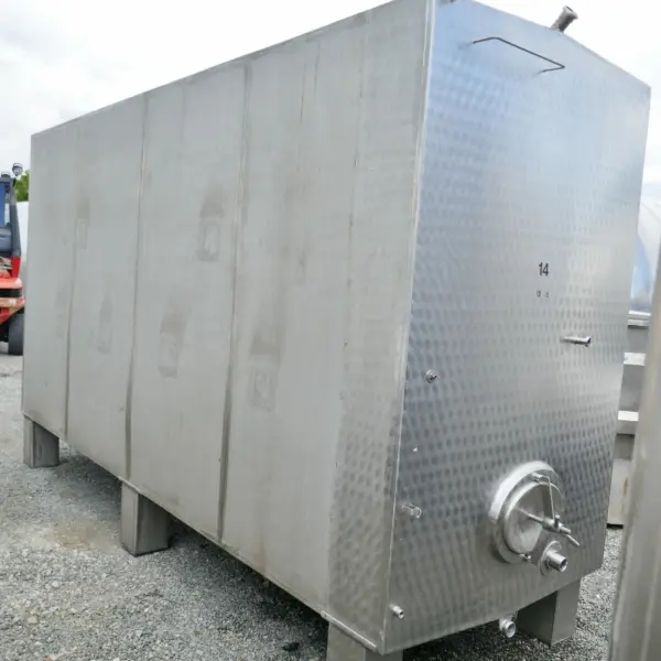 13650 liter heat-/coolable cubic storage tank, Aisi 304 with 3 internal cooling plates