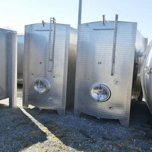 8300 liter coolable cubic storage tank, Aisi 304 with 2 internal cooling plates