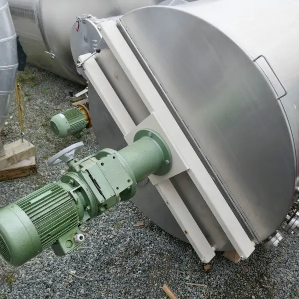 2000 Liter Rührwerksbehälter aus V2A mit Propellerrührwerk