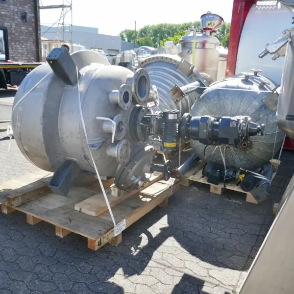 890 Liter heiz-/kühlbarer Reaktor aus V4A mit Ankerrührwerk