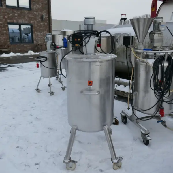 Depósito agitador de 240 litros de acero inoxidable 316 con agitador de hélice