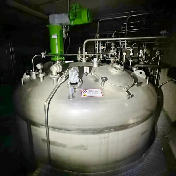 55610 litri di serbatoio agitatore in acciaio inox 316 con agitatore a pale inclinate