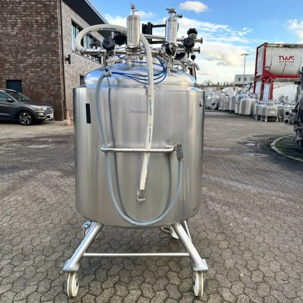 Serbatoio per preparazioni farmaceutiche a temperatura controllata da 930 litri in acciaio inox 316 su rotelle