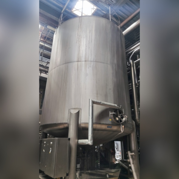 Depósito de mezcla horizontal de 40 000 litros fabricado en Acero inoxidable 904L (1.4539) con agitador de barras