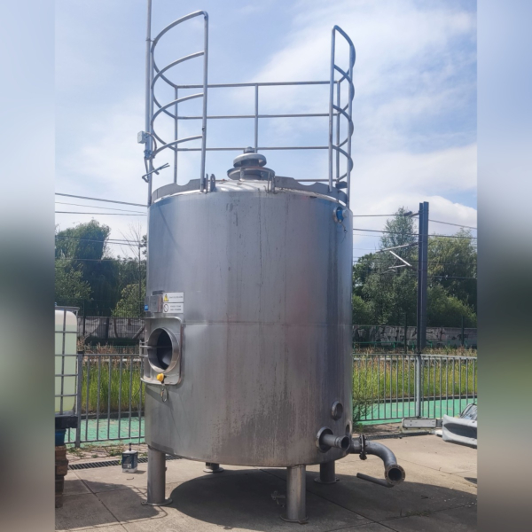 7,000-liter insulated flat-bottom tank made of stainless steel 316