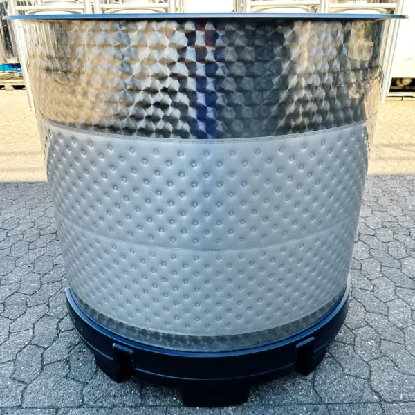 Brand new 1150 liter heat-/coolable tank, AISI 304