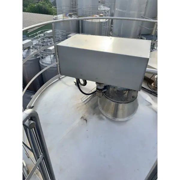 80000 Liter isolierter Doppelkammertank aus V2A mit Balkenrührwerk