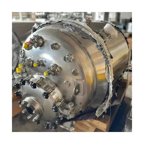 Unused 1700 liter heat-/ coolable pressure tank, Aisi 316