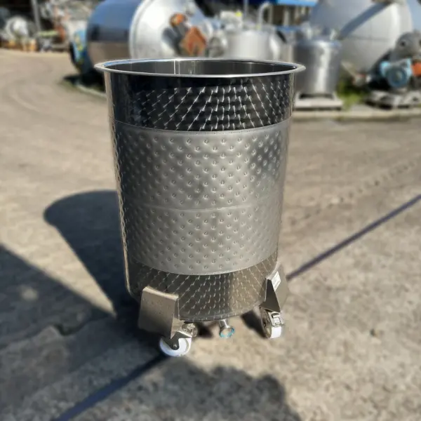 Brand new 550 liter heat-/coolable tank, AISI 304