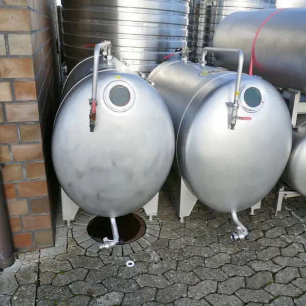 900 Liter ovaler Behälter aus V4A