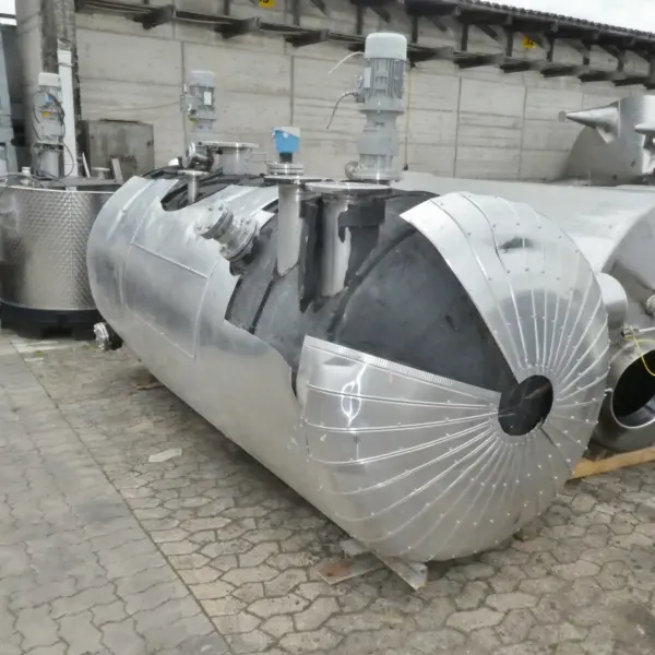4000 liter horizontal storage tank with 2 mounted cross blade stirrers, Aisi 304