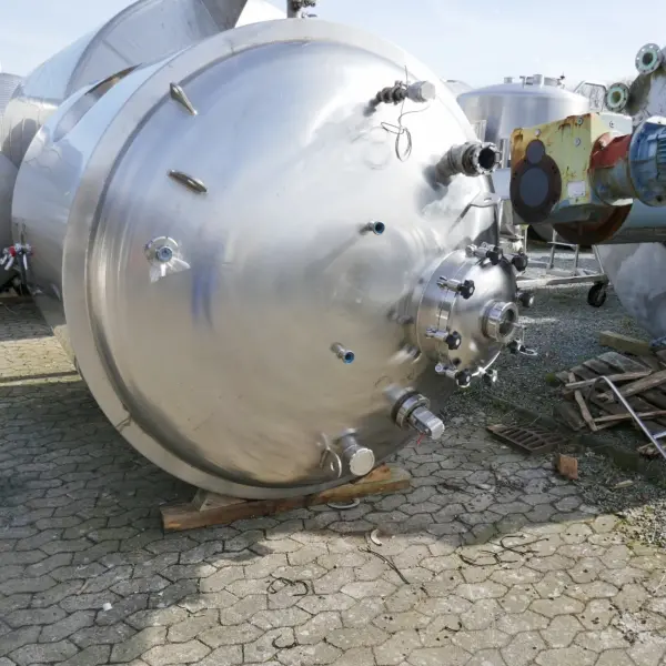 Serbatoio a pressione riscaldabile/raffreddabile da 5600 litri in acciaio inox 316 con flangia laterale per agitatore